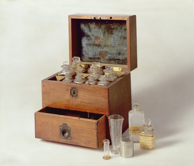 Travelling medicine chest, c.1800 by American School